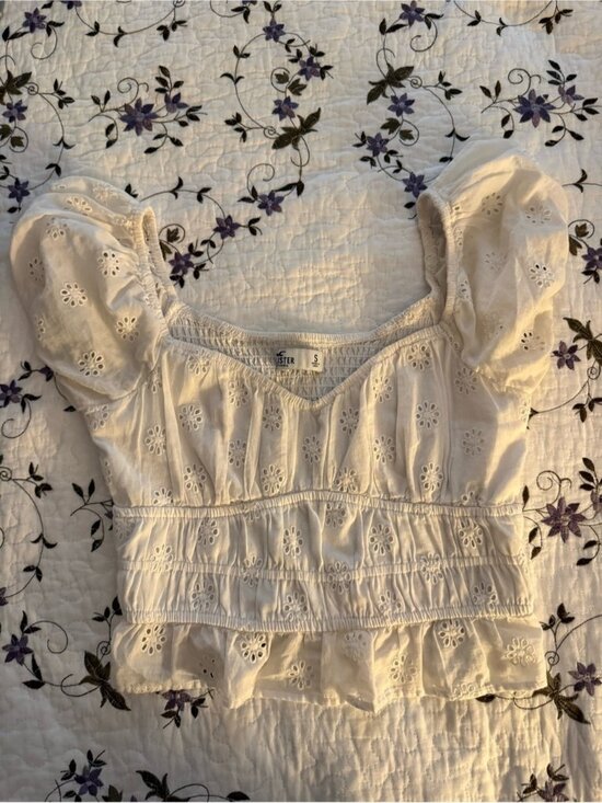Tops - White Eyelet Puff Sleeve Cropped Top
